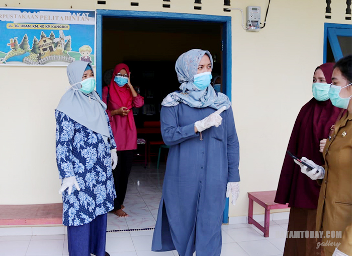 Suasana saat kegiatan penyemprotan disinfektan di Kabupaten Bintan